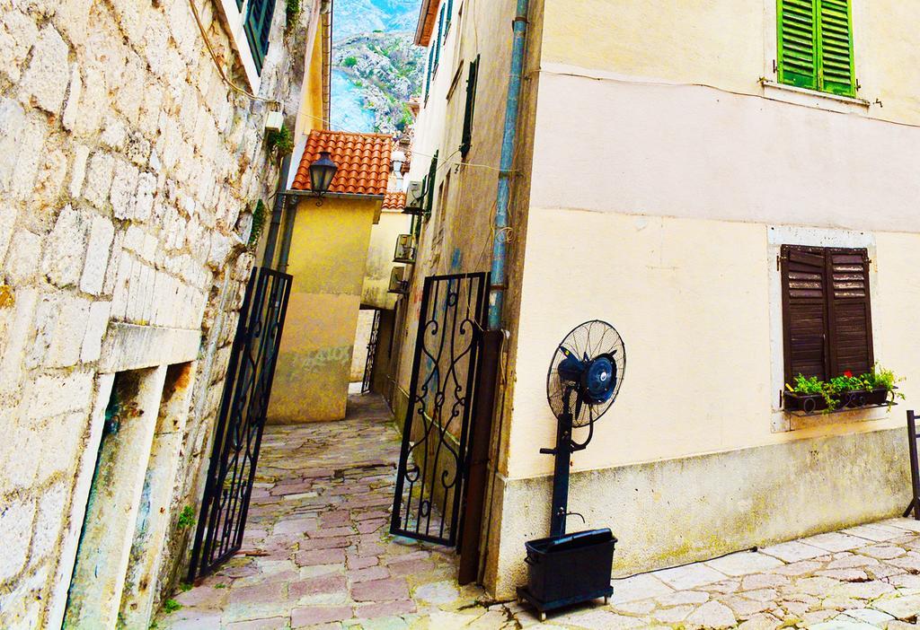 Tajami Apartments Kotor Luaran gambar