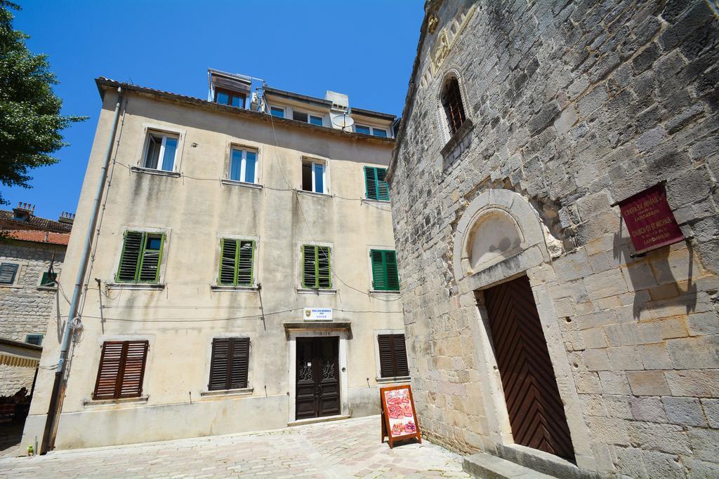 Tajami Apartments Kotor Luaran gambar
